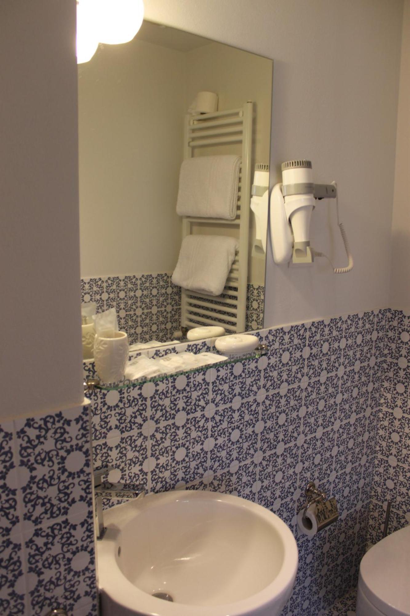 Double or Twin Room,1643177055:JPEG